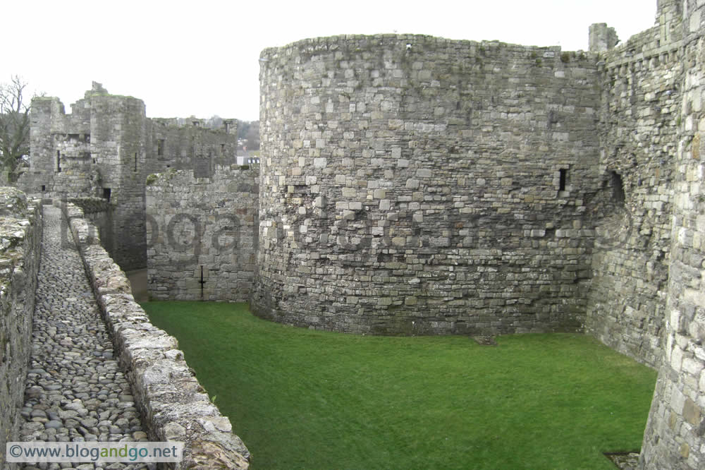 Beaumaris Castle - The inner wall from the outer wall